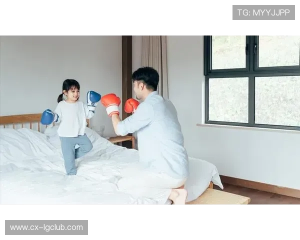 家长陪伴孩子踢足球促进亲子关系和身心发展的一体化体验